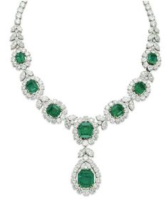 Emerald And Diamond Necklace, Van Cleef And Arpels Jewelry, Necklace White Gold, Diamond Necklace Designs, Royal Jewels, Expensive Jewelry, Emerald Necklace, Necklace White, Fabulous Jewelry