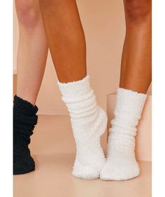 Knee high ribbed socks. Comes in Winter White and Black. Final Sale, No Return or Exchange. Imported 100% Polyester Machine wash cold Ribbed Socks, Bella Dahl, Fuzzy Socks, Early Spring Outfits, White Snowflake, Current Fashion Trends, Christmas Mood, Petite Outfits, Spring Outfits Casual