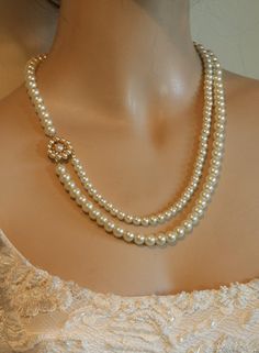 Wedding Pearls NecklaceBridal NecklaceVintage by mylittlebride, $120.00 Pearls Necklace Designs, Pearl Jewelry Necklace Gold, Pearl And Gold Necklace, Vintage Bridal Necklace, Wedding Pearls, Crystal Wedding Necklace, Victorian Style Jewelry, Gold Necklace Wedding, Crystals Wedding