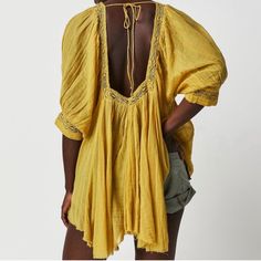 Yellow Flowy Peasant Blouse With Handkerchief Hem. Yellow Oversized Small. Nwt Absolutely Beautiful. $169 Retail. Box#38 Bohemian V-neck Top With Smocked Back, Bohemian V-neck Tops With Smocked Back, Oversized Lantern Sleeve Tops For Summer, Oversized Summer Tops With Lantern Sleeves, Fall Vacation Blouse With Smocked Back, Peasant Style V-neck Blouse For Brunch, Bohemian V-neck Blouse With Smocked Back, Long Sleeve Bohemian Tops For Gatherings, Bohemian Summer Tops For Gatherings