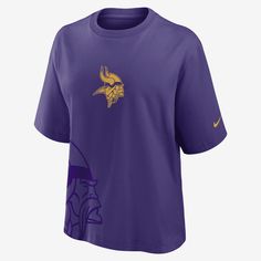 This Boxy T-Shirt helps you support the Minnesota Vikings with a bold look and large team details. Its soft cotton fabric helps deliver a comfortable feel on game day. Nike T-shirt With Logo Print For Game Day, Short Sleeve Jersey T-shirt With Team Logo, Nike Sports T-shirt With Team Logo, Nike Team Spirit T-shirt With Logo Print, Jersey T-shirt With Team Logo For Game Day, Nike Sports Fan T-shirt With Logo Print, Nike T-shirt With Team Spirit Logo Print, Nike Fan Apparel Tops, Sporty Jersey Tops With Team Logo