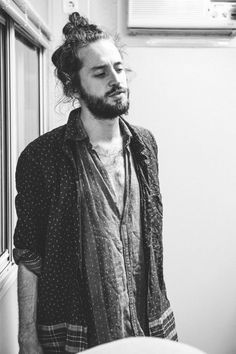 Moroccan dreams ☾ Mundo Hippie, Hippie Men, Bohemian Men, Man Bun Hairstyles, Men Tumblr, Boho Men, Outfits Hombre, Beard Tattoo, Hipster Mens Fashion