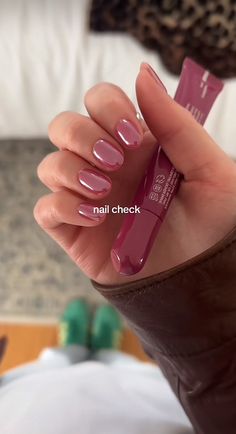 Cute Nail Ideas Not Acrylics, Healthy Nail Aesthetic, Small Nail Manicure, Acrylic Short Natural Nails, Biab Nails Autumn 2024, Cute Accent Nails, Natural Nails With Color, Quirky Nails Acrylic, Nail Inspiration Natural Nails