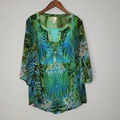 Fig And Flower Palm Frond Floral Tropical Tunic Top Blouse & Tank Set In Size 1x. Rounded, V-Neckline With 3 Button Front. Comes With Coordinating Tank. Three-Quarter Length Sleeves With Elastic. Detailing At Back. > Pit To Pit: 23.25" > Sleeve Length: 12" > Length: Almost 30.5" > Condition: Nwt Green Floral Print Tunic Blouse, Tropical Floral Print Blouse For Beach, Spring Floral Print Tunic Blouse, Floral Print Tunic Blouse For Beach, Green Tropical Print Blouse For Vacation, Green Floral Print Blouse For The Beach, Green Tunic Blouse For Vacation, Spring Tropical Blouse With Floral Print, Tropical Floral Print Blouse For Spring