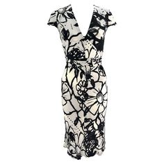 Check out this item from 1stdibs! 2003 Gucci by Tom Ford Grey Silk Floral Print Tie Dress: https://www.1stdibs.com/id-v_15380722 Tom Ford Dress, Gucci By Tom Ford, Gucci Floral, Gucci Dress, Petal Sleeve, Abstract Floral Print, Blouson Dress, Gray Silk, Full Length Dress