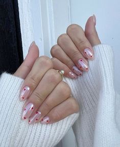 25+ ADORABLE VALENTINES DAY NAIL IDEAS | PINK & RED HEART NAILS YOU WILL LOVE — ASHLINA KAPOSTA Paznokcie Hello Kitty, Kutek Disney, Pink Chrome Nails, Vday Nails, Nagel Tips, February Nails, Makijaż Smokey Eye, Fake Nails With Glue, Valentine Nails