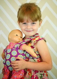 Free pattern for doll carrier and other tutorials about dolls Doll Carrier Free Pattern, Baby Doll Carrier Pattern, Doll Carrier Pattern, Makeover Videos, Baby Doll Carrier, Carrier Pattern, Create Kids Couture