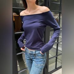 Cotton Blend Off The Shoulder Long-Sleeve Top With A Raw Hem. Fabrics: 96% Cotton, 4% Elastane Measurement: 19"(48 Cm) Length, 18"(46 Cm) Bust Made In: Italy Blue Off-shoulder Top For Fall, Navy Relaxed Fit Tops For Spring, Navy Long Sleeve Summer Top, Navy Fitted Long Sleeve Top, Fitted Long Sleeve Navy Top, Navy Casual Blouse For Fall, Casual Navy Blouse For Fall, Blue Cotton Long Sleeve Top, Navy Chic Fitted Tops