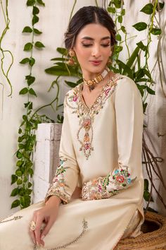 Donna | Pakistani Designer Outfit | Sarosh Salman Resham Work Embroidery, Damask Motifs, Tissue Dupatta, Casual Bridal Dress, Embroidered Suits, Pakistan Clothes, Suite Design, Shapes Kindergarten, Desi Wedding Dresses