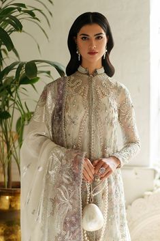 Long Open Shirt Designs Pakistani, Neck Designs Pakistani, Open Shirt Designs Pakistani, Style Outfits Summer, Casual Bridal Dress, Summer Vibes Aesthetic, Organza Jacket, Punjabi Suits Designer, Fuchsia Wedding