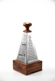 a grater sitting on top of a wooden stand