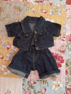 Denim jacket and shorts Clothes for dolls-dolls-plush toys Animal Party Coat: 18 cm bust; 19 cm height Shorts: from 9 cm to 15 cm, with elastic waistband; 16 cm high You can see more clothes and accessories for dolls-soft toys in our store If you intend to buy more than one item, talk to us as we can combine the shipping into a single package in order to lower the shipping price. Doll Shop Little Cute Boys, Shorts Doll, Jacket And Shorts, Stuffed Dolls, Kermit The Frog, Pink Swirls, Short En Jean, Animal Party, Clothes And Accessories