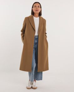 This gorgeous Shawl Collar Robe Coat is effortlessly chic and stylish. Wrap around your favourite jumper for a sophisticated and put together look. Featuring a tie waist and a side pockets. Classic Style Personality, Brown Shawl, New York Outfits, Occasion Wear Dresses, Coat Women Fashion, Womens Coats, Camel Coat, Linen Style, Cardigan Top