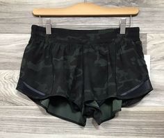 Lululemon Hotty Hot LR Short 2.5" Incognito Camo Gator Green/Black Sz 10 - 07214. Women Design, Lululemon Shorts, Active Wear Shorts, Black Camo, Green Camo, Pajamas Women, Christmas Ideas, Camo, Casual Shorts