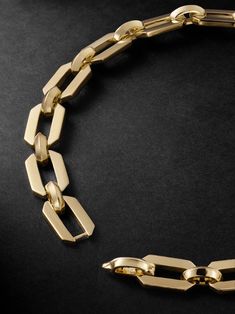 SHAY's chain bracelet is a sleek take on classic styles. It’s cast from polished gold and made up of flat geometric links. Nike Summer Shoes, Tom Ford Bag, Mens Chain Bracelet, Gold Chain Bracelet, Mens Gold Jewelry, Garnet Bracelet, Bracelets Gold Diamond, Luxury Sneakers, Green Jewelry