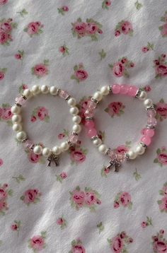 Handmade Coquette now bracelets in two variations. Cheap Trendy Pastel Bracelets, Cheap Pearl Bracelet With Heart Beads As Gift, Matching Best Friend Bracelets, Bracelet Business, Girly Bracelets, Best Friend Bracelets, Beaded Jewelry Bracelets, Pearl Bow, Bracelets Design