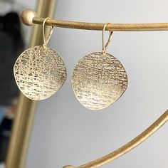 14KT yellow gold matte-finish, textured, round, cobweb/ filigree design circle disc lever back earrings. Nice, size discs that are concave. Measures: 45mm x 28mm Weighs 4.40 grams Stamped 14k Lever back closure Textured Gold Jewelry For Gifts, Gold Textured Jewelry For Gifts, Textured Gold Jewelry Gift, Elegant Metal Round Disc Earrings, Elegant Textured Brass Jewelry, Textured Drop Earrings For Gifts, Matte Gold Round Earrings, Elegant Textured Round Jewelry, Textured Yellow Gold Round Jewelry