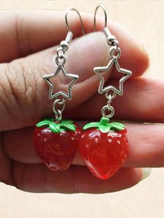 Prata Fofo Collar  Liga de ferro  Brincos pendentes Embellished Strawberry Things, Spring Summer Decor, Cute Strawberry, Red Strawberry, Watches Women Fashion, Pretty Jewellery, Star Earrings, Cute Earrings, Cute Jewelry