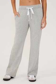 Designed for you next luxury spa experience or just lounging at home. The effortless fit and pure comfort these relaxed fit sweatpants are made from our super soft, ultra-luxe fleece. Pair it with the matching Warm Up Crop Sweatshirt. BEST FOR: Chilling out after running, yoga, CrossFit, barre, Pilates, cycling and spin class. Model is 5’10" and wears a size small. Gray Athleisure Sweats For Loungewear, Comfortable Gray Sweats For Loungewear, Gray Joggers For Loungewear, Gray Athleisure Joggers For Loungewear, Relaxed Fit Sweatpants For Loungewear, Comfy Sweats For Lounging, Cozy Casual Activewear With Pockets, Solid Color Relaxed Sweats For Loungewear, Relaxed Solid Color Sweats For Loungewear