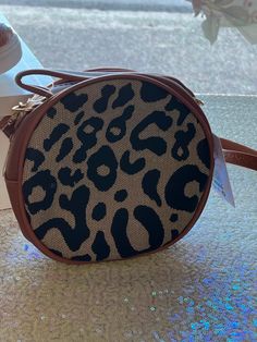 Round Cheetah Purse Cheetah Purse, Cheetah Bag, Curvy Shorts, Graphic Tee Dress, Style Rock, Curvy Jeans, Curvy Dress, Bedroom Lighting, Body Style