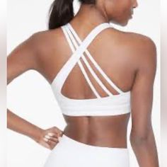 Athleta Run Free Sports Bra In White. For A-C Cups. Medium Impact. Buttery Soft Fabric. Bundle Discounts Are Offered Distance Running, Working Out Outfits, Mastectomy Bra, Free Bra, Confident Women, Running Training, Active Women, Fitness Lifestyle, Sport Wear