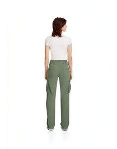 One of Oprah's Favorite Pants This item is taking TikTok by storm and has gone viral! Feeling confident has never been easier in these cargo Pants These stylish and distinguishable cargo pants are crafted with stretchy and breathable material to ensure you won't overheat. Large cargo pockets make it easy to carry all your essentials, perfect for festivals, holidays, and even hot days out. CAPTURE YOUR INNER STYLIST No matter the occasion, these curve hugging cargo jeans are an absolute go-to. Th Straight Leg Cargo Pants, 2000s Fashion Trends, Blouse Tank Top, Hoodie Set, Comfy Pants, Feeling Confident, Pull Sweat, Cargo Jeans, Everyday Dresses