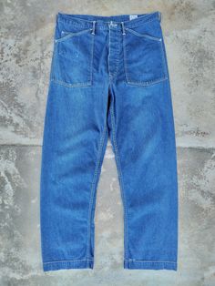 ORSLOW US Amry Denim Pants Made in Japan Good condition Tag Size 3 ACTUAL MEASUREMENT (Inch) Waist 17.5 Outseam 44.5 Inseam 31 Leg Opening 9 Rise 13 Thigh 13.5 CN588 NOTE 1) All items are 100% authentic. 2) All items should be WASHED before use. 3) Do not rely on tag size as pre-worn items may have been altered, stretched or shrunk. 4) The best way to ensure a correct fit is to compare our measurements with the measurements of a similar item that you know fits you well. 5) Please refer all images, and enlarge them for better details. 6) All measurements are been taken with the garment flat on the floor. 7) NO RETURN NO REFUND AFTER PURCHASE. 8) Please do not expect it to be like new as mostly are used item, unless mentioned as NEW. 9) Actual item might have color difference with the images Denim Blue Jeans For Work, Denim Blue Full Length Jeans For Work, Blue Rigid Denim Pants With Belt Loops, Mid-rise Rigid Denim Pants With Patch Pockets, Medium Wash Rigid Denim Pants With Pockets, Denim Blue Workwear Pants With Patch Pockets, Full-length Cargo Jeans For Workwear, Denim Blue Pants With Patch Pockets In Rigid Denim, Medium Wash Workwear Jeans With Standard Cut