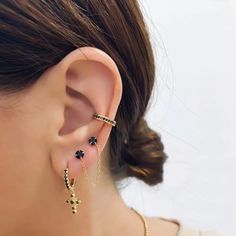 Gold Ear Curation, Ear Piercing Simple, Ear Piercing Curation, Piercing Curation, Curated Ear Piercing, Piercing Simple, Ear Bar, Ear Curation, Piercing Inspiration