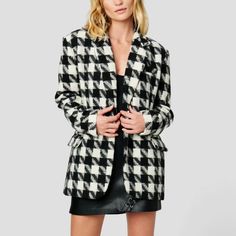 Nwt Secret Rhythm Blazer | Sm. Black & White Houndstooth Plaid. Oversized Fit. See Images For More Details/Features. Approx Flatlays Pictured. Models Wearing Small. Casual Black Houndstooth Blazer, Tailored Black Outerwear With Houndstooth Pattern, Tailored Black Houndstooth Outerwear, Black Tailored Houndstooth Outerwear, White Houndstooth Blazer For Winter, Trendy White Houndstooth Outerwear, White Houndstooth Blazer In Chic Style, White Houndstooth Outerwear For Office, White Houndstooth Outerwear For Spring