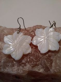 2 Beautiful white Paua shells shaped like flowers, make  a  gorgeous pair of earrings Earrings Homemade, White Flower Earrings, White Flower Earring, Homemade Earrings, Stone Mountain, Paua Shell, Earrings Unique, Earrings White, Shell Earrings