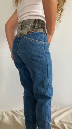 These amazing retro Jordache jeans are tagged a vintage 7 but best fit a modern 5T/6 at largest. They're shown with a snug fit on a size 6 in the photos. These have a 20" waist, 8.5" high rise and 20.5" inseam. They're the perfect little rad two tone statement jeans to complete your little ones trendy wardrobe ✨ (11) Rockies Jeans Outfit, Aesthetic 2025, Rockies Jeans, Rocky Mountain Jeans, Vintage Gunne Sax Dress, Statement Jeans, Repair Jeans, Jordache Jeans, Western Wear Outfits