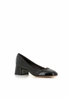 Black naplak leather women's Décolleté by Chloé, featuring by an almond toe and the iconic Gold Marcie detail. Lined interior. Leather sole. Heel: 4,5 cmComposition: Naplak Luxury Patent Leather Court Shoes For Work, Designer Glossy Heels For Work, Designer Glossy Finish Heels For Work, Patent Leather Court Shoes With Contrasting Heel For Work, Business Court Shoes With Padded Heel In Patent Leather, Luxury Patent Leather Court Shoes For Office, Designer Patent Leather Court Shoes With Almond Toe, Luxury Patent Leather Court Shoes With Sculpted Heel, Designer Patent Leather Court Shoes For Work