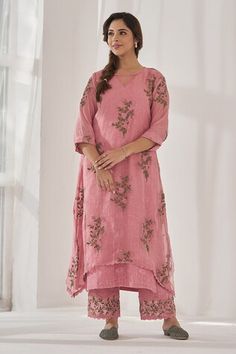 Pink fully thread embroidered kurta with a pure organza front layer, highlighted with flowers. Paired with a thread embroidered pant and dupatta. - Aza Fashions Spring Organza Salwar Kameez With Zari Work, Designer Organza Kurta With Floral Embroidery, Embroidered Organza Kurta For Reception, Spring Organza Dupatta With Zari Work, Anarkali Kurta With Floral Embroidery In Organza, Diwali Organza Kurta With Floral Embroidery, Pink Organza Kurta With Dabka Detailing, Organza Kurta With Floral Embroidery And Traditional Drape, Spring Organza Kurta With Zari Work