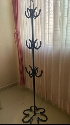 Horseshoe Ideas Welding Projects, Diy Horse Shoe Decor, Welded Horseshoe Projects, Horseshoe Coat Rack, Small Welding Projects To Sell, Welding Projects Decor, Horse Shoe Welding, Horse Shoes Crafts, Western Office Decor