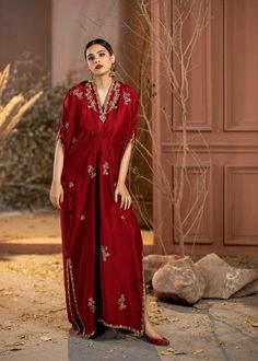 Wrap yourself in style with our Red Rawsilk Kaftan. It's a perfect blend of classic and modern, making you look effortlessly elegant. Elevate your fashion game with ease. Astoria Ny, Raw Silk, Fashion Games, In Style, Design Studio, Chiffon, Silk, Purple, Red