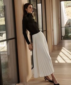 Pleated Skirt Ivory Dressed up or down with ease, this pleated matte skirt is perfect for any occasion. With an easy, ultra-flattering drape, this piece is meant for styling with varied silhouettes: pair it with a relaxed knit or turtleneck for an elevated look or a slim-fit tee for more casual styling. Ivory Skirt Outfit, Midi Pleated Skirt Outfit, Beige Pleated Skirt, Elastic Waistband Skirt, Pleated Skirt Outfit, Womens Pleated Skirt, White Pleated Skirt, Jenni Kayne, Ivory Dresses