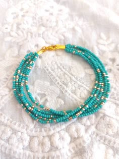 Turquoise Bracelet Diy, Teal Bracelet, Macrame Bracelet Patterns, Stone Bead Jewelry, Bracelets Beads, Turquoise And Gold, Seed Bead Bracelet, Beads Bracelet Design, Jewelry Accessories Ideas