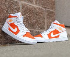 WMNS Air Jordan 1 Mid SE "Bright Citrus"