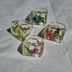 Resin acrylic ring with flowers Size USA 7.5 Ring With Flowers, Rings Y2k, Rings Resin, Rings Chunky, Funky Rings, Resin Rings, Out Of My League, Flower Rings, Acrylic Ring