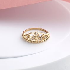 "14k Solid Gold Crown Ring, The Ring Details ✪ 14K YELLOW Gold ✪ Weight : 1,90 gr. ✪ Gold Colour Options; Yellow Gold, White Gold, Rose Gold ✪ Band Width: 0,70 mm ✪ Top Width: 4,80 mm ✪ Thickness: 0,50 mm ✪ Ready to Ship 7 Business Days Available 14K White, Yellow, Rose Gold 🛠 FIGOLD pieces are handcrafted by 45 years of experienced craftsmen and made to order. Please allow 3 - 10 business days for manufacturing. Need it sooner? Just ask and we will let you know if it's possible or not. 💎 We u Gold Crown Ring, Unique Crown, Crown Rings, Chain Ring Gold, Queen Rings, Dainty Band, Linking Rings, Crown Ring, Twist Ring