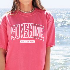 Sunshine State of Mind Puff Print T Shirt, Summer Comfort Colors Shirt, Vacation T Shirt, Summer Vibes, Tropical Vacation Tee Introducing the ultimate summer vacation T-shirt, designed for those who live for sunny days, sandy beaches, and unforgettable adventures. This T-shirt is your passport to a summer filled with joy, relaxation, and memories that will last a lifetime. Whether you're lounging on the beach, exploring city streets, or just enjoying a backyard barbecue, the "Sunshine State of Mind" T-shirt is your companion in capturing the spirit of eternal summer. CARE INSTRUCTIONS * DO NOT iron directly on design. * DO NOT dry clean * Machine wash COLD with mild detergent * Turn inside out when washing * Dry on low setting or hang to dry * Do not use bleach Summer College T-shirt With Screen Print, School Spirit Graphic Print Tops For Spring, Spring Graphic Print Top For School Spirit, Short Sleeve Tops For College In Summer, Summer College Slogan T-shirt, Summer School Spirit Graphic Print Tops, Summer College T-shirt With Text Print, School Spirit Graphic Print Tops For Summer, Summer Graphic Print Tops For School Spirit