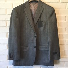 Pair This Very Nice Sports Coat With A Pair Of Dress Or Casual Pants For A Classic And Sophisticated Look. Features: Size 40 Regular Single Breasted, 2 Button Closure 4 Buttons On The Sleeves Notched Lapel Center Vent Flat Pockets 60% Will / 40% Viscose Rayon Dry Clean Only Retails $225 Gray Business Outerwear With Suit Collar, Gray Winter Sport Coat With Suit Collar, Gray Fitted Suit With Long Sleeves, Fitted Gray Suit With Long Sleeves, Fitted Gray Suits, Classic Fitted Charcoal Outerwear, Gray Notch Lapel Outerwear With Pockets, Gray Suits For Fall Workwear, Gray Suit With Suit Collar For Winter