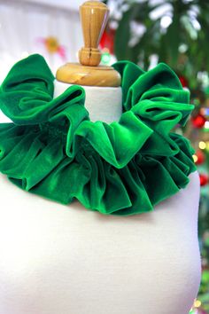 "Creme de Menthe meets Velvet for drinks after work, in a deliciously ruffled scarf ... and ties a silky satin bow around an enchanted evening!! ... Add a touch of sophisticated glamour to any ensemble, and take this luscious velvet collar out on the town!! Perfect for an afternoon at the orchestra, opera night, or a midnight movie!!  ... Makes a lovely neck ruff for an Elizabethan costume too. Double drawstring ties make it easy for you to create your own look with it on a whim. Wear it 5 diffe Opera Night, Midnight Movie, Elizabethan Costume, Necklace Tie, Velvet Dog Collar, Collars Diy, Enchanted Evening, Ruffle Scarf, Velvet Collar