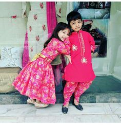 Wow... Twin Dresses, Duo Dress, Parenting Daughters, Cute Toddler Hairstyles, Sisters Dress, Kids Dress Wear, Frocks For Girls