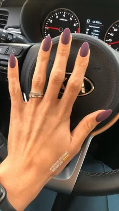 Nail Color That Matches Everything, Dip Almond Shape Nails, Round Nails Medium Length, Fall Nails Tan Skin, Short Oval Nails Ideas Winter, Fall Nails Colors 2023, Earth Tone Nails Colors, Plain Matte Nails