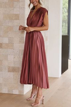 Informal Mother Of The Bride Dresses, Nude Outfit, V Neck Design, Mode Shoes, Look Formal, Tie Maxi Dress, Nude Dress, Outwear Women, Wedding Attire Guest