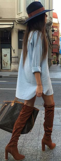 Street style | Loose shirt dress with navy hat and over the knee boots Loose Shirt Dress, Bohol, 가을 패션, Inspiration Mode, Boots Outfit, Fall Winter Outfits