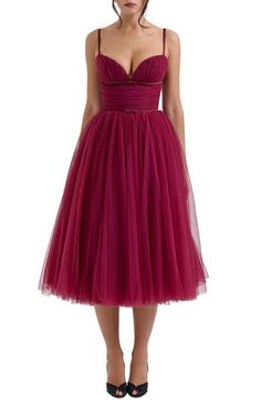 A full tulle skirt brings '50s-inspired vibes to this party-perfect midi featuring a fitted bodice with a low-dipping neckline for sultry appeal. Exclusive retailer Hidden back-zip closure Sweetheart neck Adjustable straps Lined 100% polyester with 80% polyamide, 20% elastane contrast Dry clean Imported Full Tulle Skirt, Tulle Midi Dress, Tulle Material, Outfit Wedding Guest, Valentine Dress, Mini Dresses Online, Drama Queen, House Of Cb, Stretch Satin