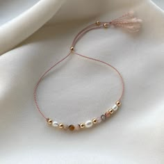 Bracelet Thread, قلادات متدلية, Bracelet Cord, Thread Bracelet, Silk Bracelet, Manik Manik, Bracelet Pearl, Beaded Necklace Diy, Thread Bracelets