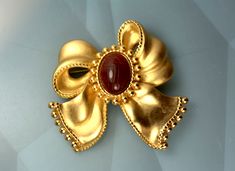 Vintage Gemstone Brooches, Classic Cabochon Brooches As Gift, Classic Cabochon Brooches For Gifts, Gold Jewellry, Cute Animal Clipart, Bow Brooch, We Got It, Animal Clipart, Got It